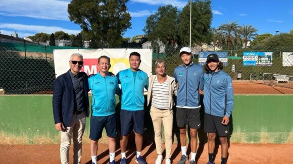 (Español) Diana Box, se ha desplazado esta mañana al Club de Tenis Torrevieja para dar la bienvenida a la Selección SUB16 de Kazajistán