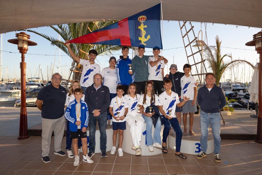 ‍♀️EL EQUIPO DE WINDSURF DEL RCN TORREVIEJA LOGRA CINCO OROS, UNA PLATA Y DOS BRONCES EN LA SEGUNDA PRUEBA AUTONÓMICA