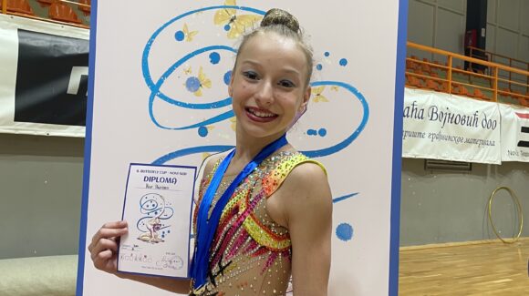 LA GIMNASTA TORREVEJENSE MILEY MARTÍNEZ, CAMPEONA DE LA BUTTERFLY CUP CELEBRADO EN SERBIA LA GIMNASTA TORREVEJENSE MILEY MARTÍNEZ, CAMPEONA DE LA BUTTERFLY CUP CELEBRADO EN SERBIA