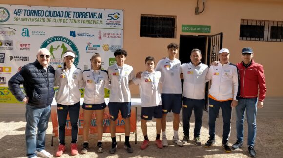 El equipo junior del Club de tenis Torrevieja subcampeón de la comunidad valenciana y el equipo cadete a la final