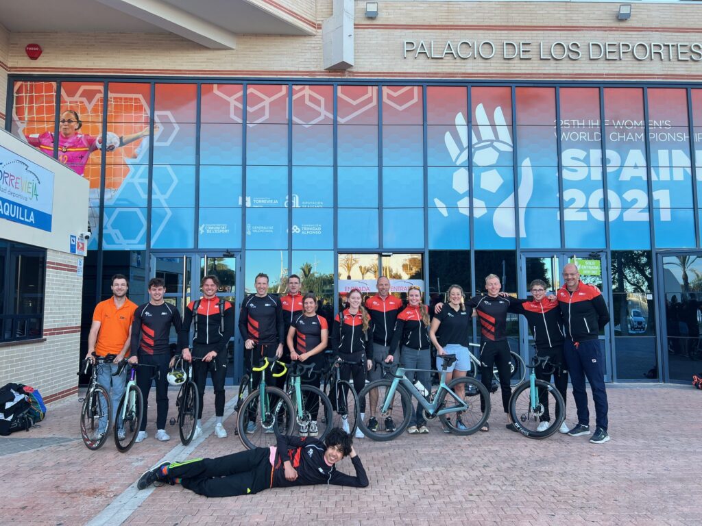 LA SELECCIÓN PARALÍMPICA DE TRIATLÓN DE PAÍSES BAJOS PREPARA LOS JUEGOS OLÍMPICOS EN TORREVIEJA