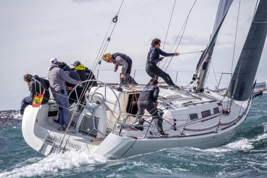 ⛵️EL BARCO FALAPOUCO PATRONEADO POR JOSÉ BALLESTER Y ANDRÉS MANRESA LÍDER DEL MEMORIAL PRESIDENTES Y EL CAMPEONATO DE ESPAÑA DE CRUCEROS EN CLUB NÁUTICO ALTEA