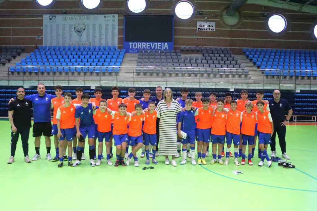 ⚽️La Selección Valenciana masculina de fútbol sala sub12 y sub14 entrena en las instalaciones deportivas Municipales.