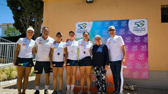 El equipo infantil femenino del club de tenis Torrevieja subcampeón de la comunidad valenciana El equipo infantil femenino del club de tenis Torrevieja subcampeón de la comunidad valenciana