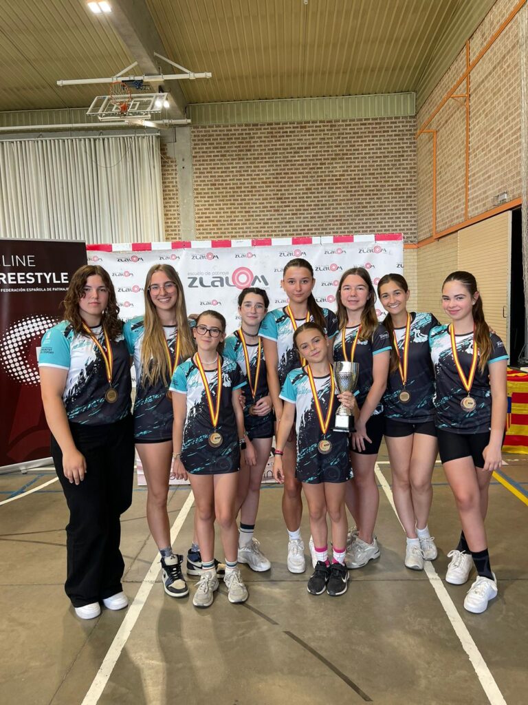 El equipo femenino del Club de Patinaje Torrevieja consigue medalla de bronce en la Liga Nacional de Patinaje Inline Freestyle, 3a división.