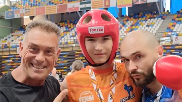 DOS MEDALLAS de ORO para el club kick boxing Torrevieja en el nacional!! DOS MEDALLAS de ORO para el club kick boxing Torrevieja en el nacional!!