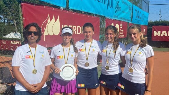 El equipo cadete femenino del CT Torrevieja subcampeón de España El equipo cadete femenino del CT Torrevieja subcampeón de España