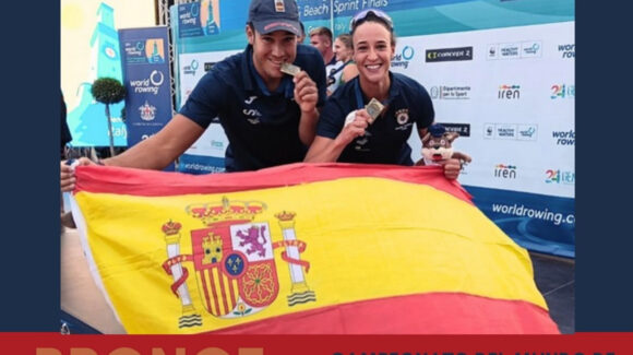 Ander Martín consigue el bronce junto an Esther Briz en el Mundial de Remo de Beach Sprint de Génova. Ander Martín consigue el bronce junto an Esther Briz en el Mundial de Remo de Beach Sprint de Génova.