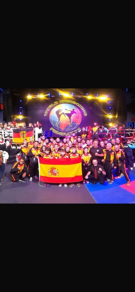 El CLUB KICK BOXING TORREVIEJA ha conseguido traerse para nuestra ciudad 7 medallas ( 2 campeones del mundo , 3 subcampeones y 2 terceros )