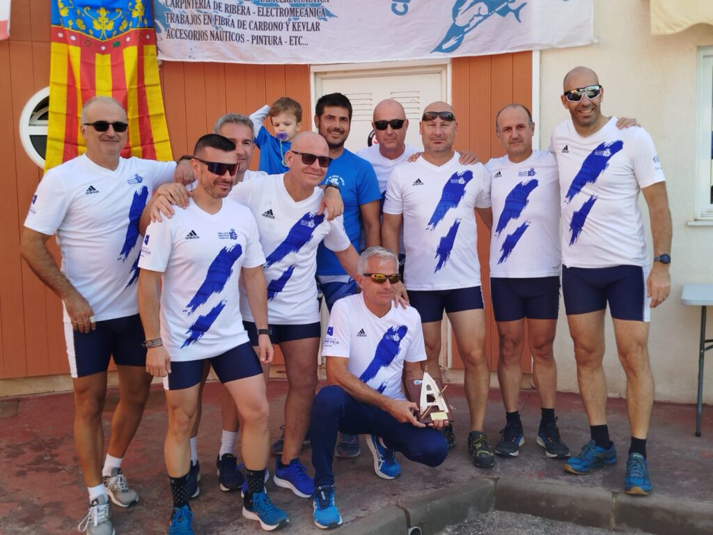 EL EQUIPO VETERANO MASCULINO DE BANCO FIJO 3º EN LA I TRAVESÍA A REMO ISLA DEL FRAILE EN ÁGUILAS