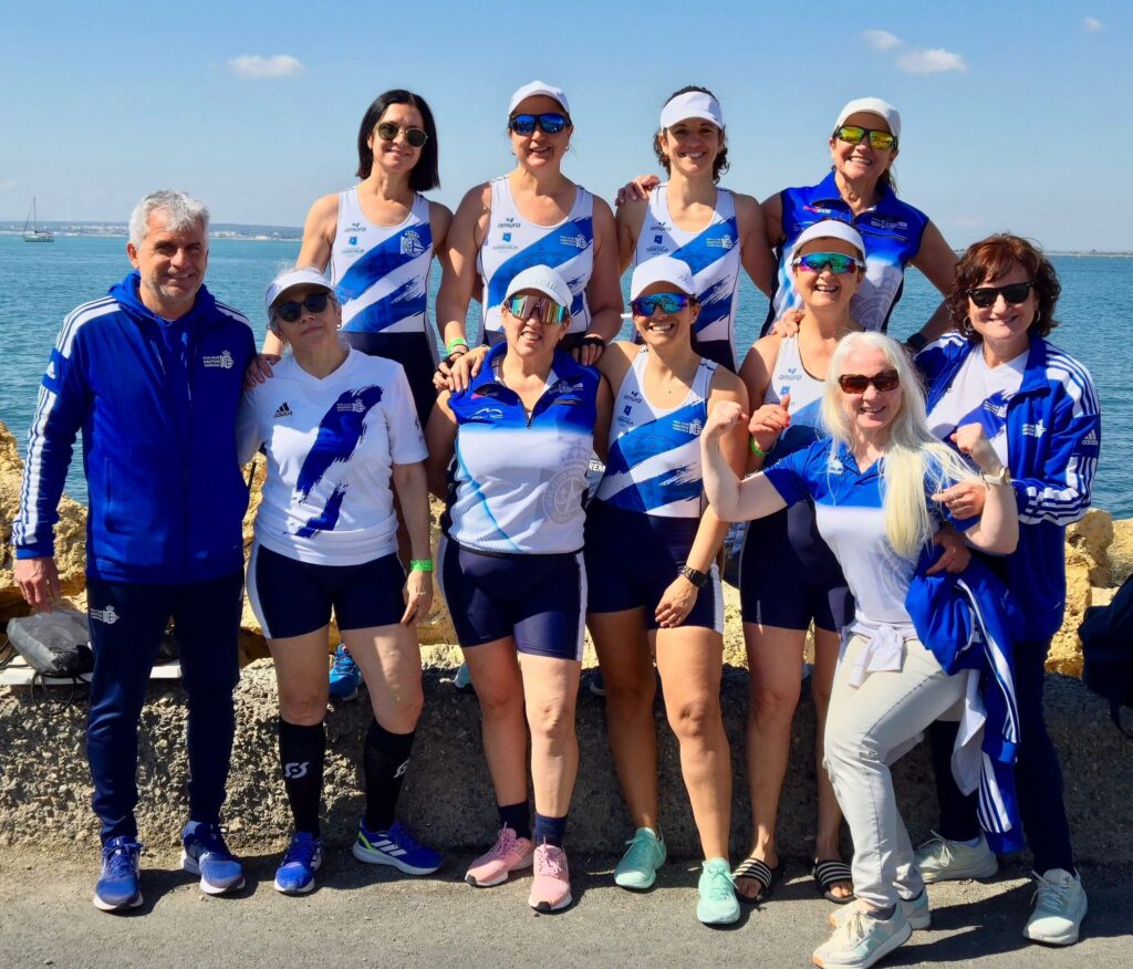 🚣EL EQUIPO DE VETERANAS DE REMO LOGRA UN TOP TEN EN LA LIGA LLAUT CELEBRADA EN SANTA POLA