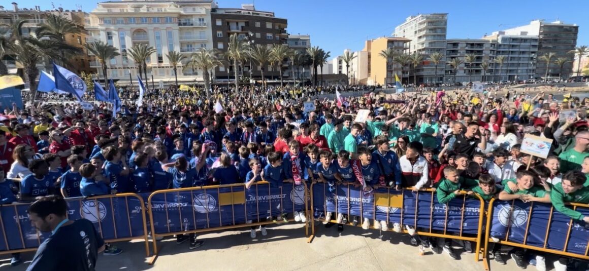 (Español) ⚽️🏆Desfile inaugural de la Torrevieja International Cup Fútbol Semana Santa 2026
