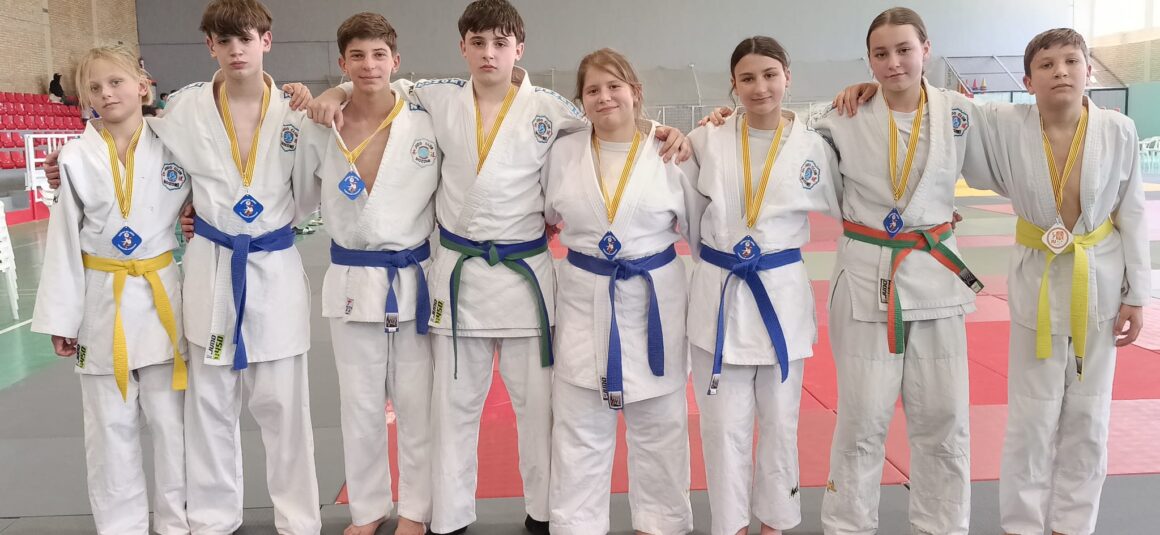 🥋19 MEDALLAS PARA EL JUDO CLUB NOZOMI Y LA ESCUELA MUNICIPAL DE JUDO EN REQUENA