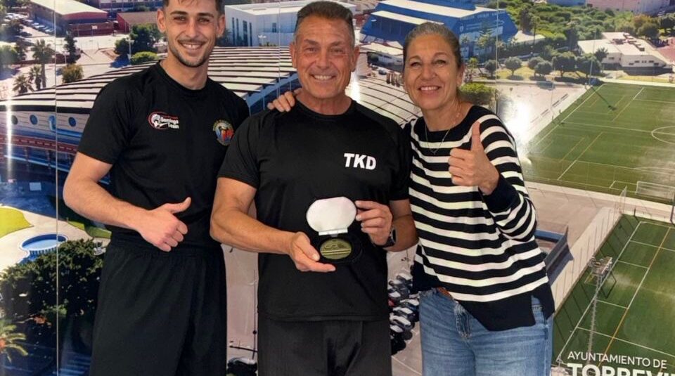 MEDALLA DE ORO 🥇 AL MÉRITO DEPORTIVO al MAESTRO del club taekwondo Torrevieja DOMINGO GÓMEZ MEDALLA DE ORO 🥇 AL MÉRITO DEPORTIVO al MAESTRO del club taekwondo Torrevieja DOMINGO GÓMEZ