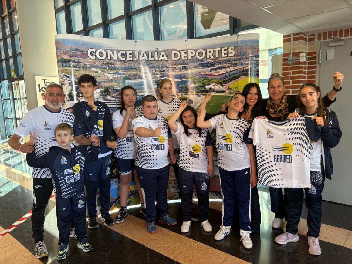 (Español) Nuevas equipaciones del Club CADA