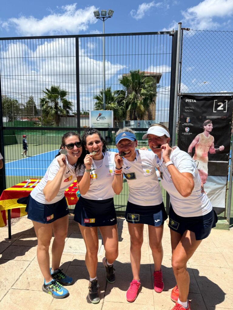 🏆🎾EL EQUIPO DE VETERANAS +30 DEL CLUB DE TENIS TORREVIEJA SE PROCLAMA CAMPEÓN DE LA COMUNIDAD VALENCIANA DE 1ª DIVISIÓN