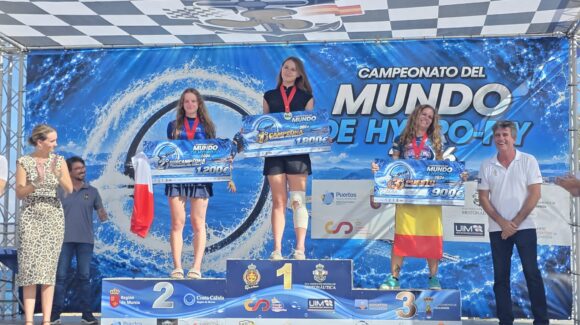 🥉🌏Elena Vera Gullón, deportista torrevejense, consigue la medalla de bronce en el Campeonato del Mundo de Hydrofly