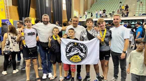 🥊Jóvenes luchadores de Torrevieja conquistan Europa: cinco medallas para el club Mano a Mano